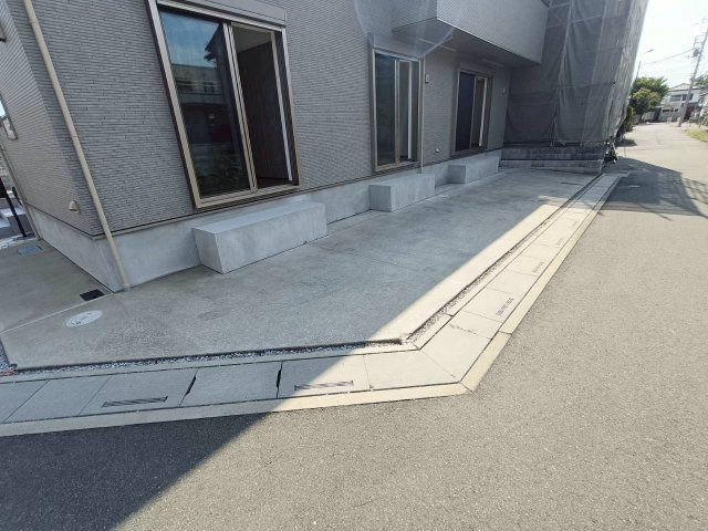 三郷市　彦成2丁目　　中古戸建の駐車場|駐車スペースもあります