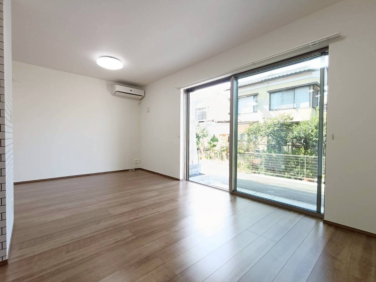 三郷市　彦成2丁目　　中古戸建の居間・リビング|ゆったりとした居間です