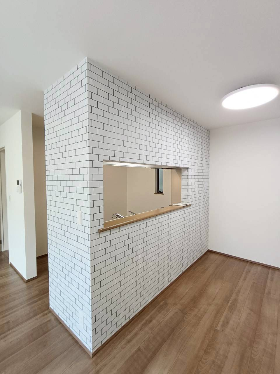 三郷市　彦成2丁目　　中古戸建の居間・リビング|ゆったりとした居間です