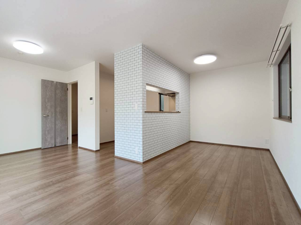 三郷市　彦成2丁目　　中古戸建の居間・リビング|使いやすい居間です