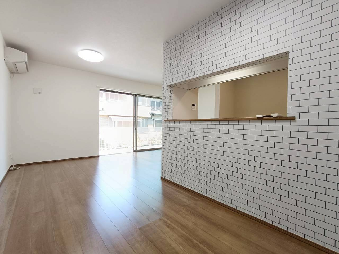 三郷市　彦成2丁目　　中古戸建の居間・リビング|ゆったり過ごせるリビングです