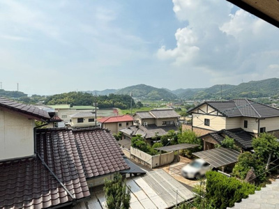 【展望】 | 【インスペクション実施済】中古一戸建　玉島柏台2丁目　8DK | 2階からの眺望。高台に位置しているので広く見渡せます。