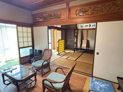 【和室】 | 【インスペクション実施済】中古一戸建　玉島柏台2丁目　8DK | 1階続き間和室。南向きで明るく開放的な空間となっています。欄間もおしゃれ！
