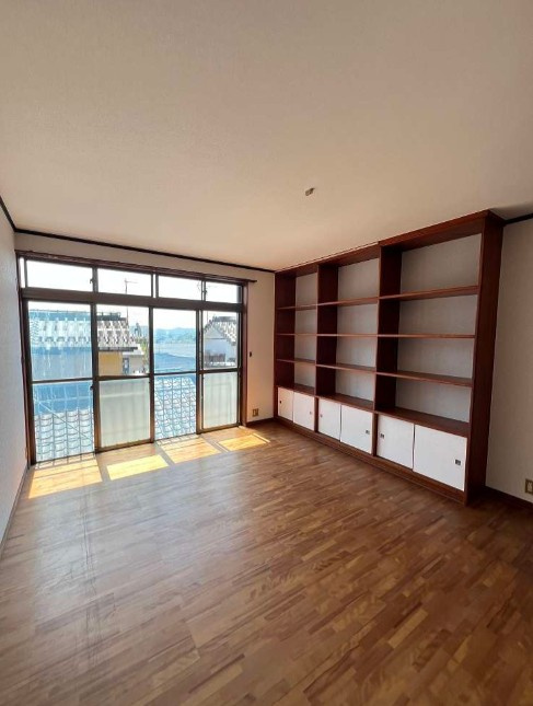 高知市東秦泉寺　　中古一戸建ての居間・リビング|ゆったりとしたリビングです