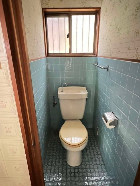 高知市東秦泉寺　　中古一戸建てのトイレ|落ち着いたトイレです