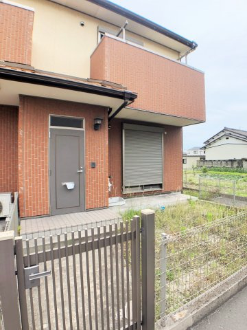 花井メゾネット借家のエントランス