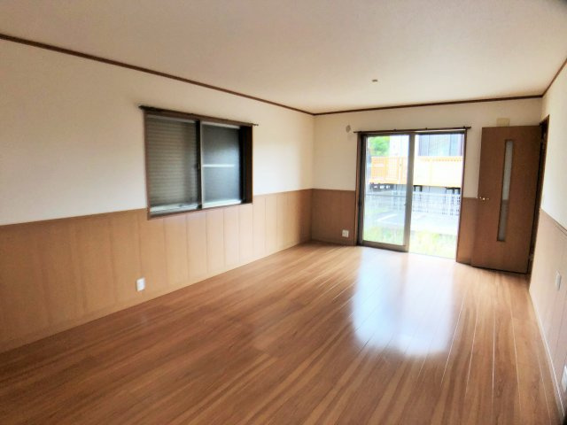 花井メゾネット借家の居間・リビング