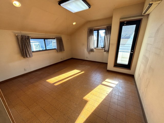2階洋室約10.2帖