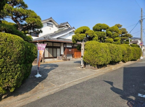 丸三楼店舗の外観