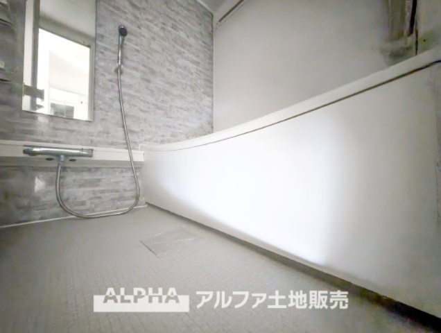 ワイズユウラク立川弐番館の浴室|【Bathroom】
◆浴室換気乾燥機付きUB◆雨に日でも洗濯物が乾かせ、同時に室内を乾燥させる為、カビ、汚れの発生を抑えます。暖房機機能があり冬場は入浴前に暖め可能でとても重宝します。