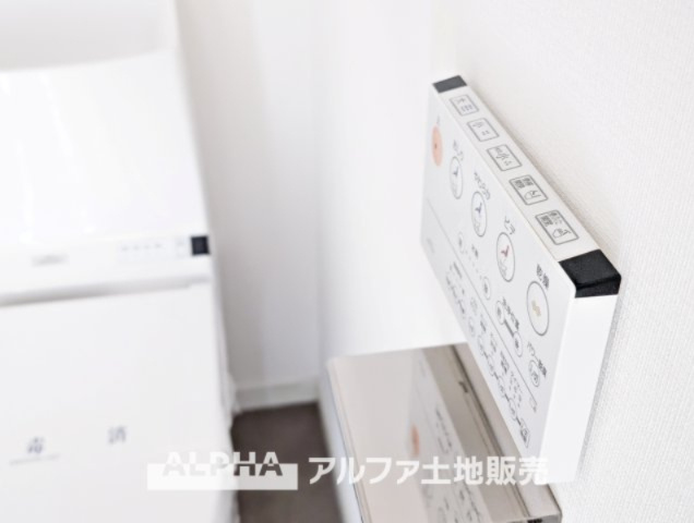 ワイズユウラク立川弐番館のトイレ|【Warm water flush toilet】
◆温水洗浄便座付きトイレ◆お掃除も楽々。快適に過ごすためには今や欠かせない設備の一つです。壁掛けリモコンで使いやすくいつでも清潔に保てます。