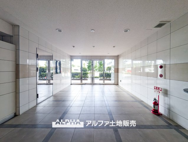 ワイズユウラク立川弐番館のエントランス