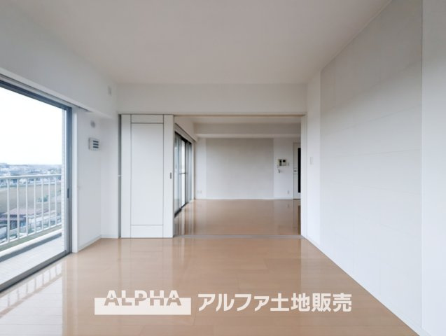 ワイズユウラク立川弐番館の洋室