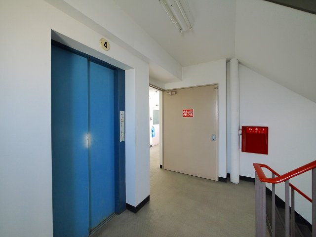 ハピネスハイツ（北京終町）のその他共用部分|エレベーター付きでお買い物の時も楽々。