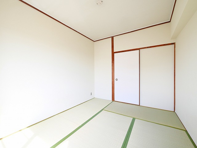 ハピネスハイツの寝室|落ち着いて過ごせるお部屋なので、寝室にいかがでしょうか