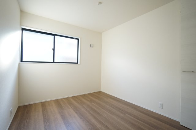 リーブルガーデン美浜町奥田儀路の平屋　1号棟の洋室|5.25帖の洋室！クローゼット付