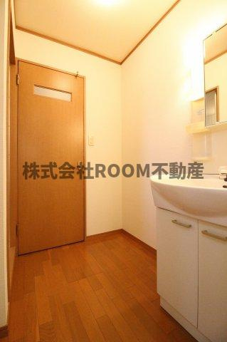 グリーンコーポ植木１号館の洗面所|明るい洗面所です