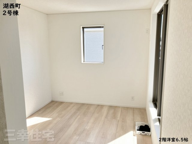 碧南市湖西町の洋室|このお部屋も屋根のあるバルコニーに面しています