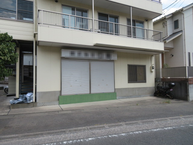 川口市大字新井宿のビル