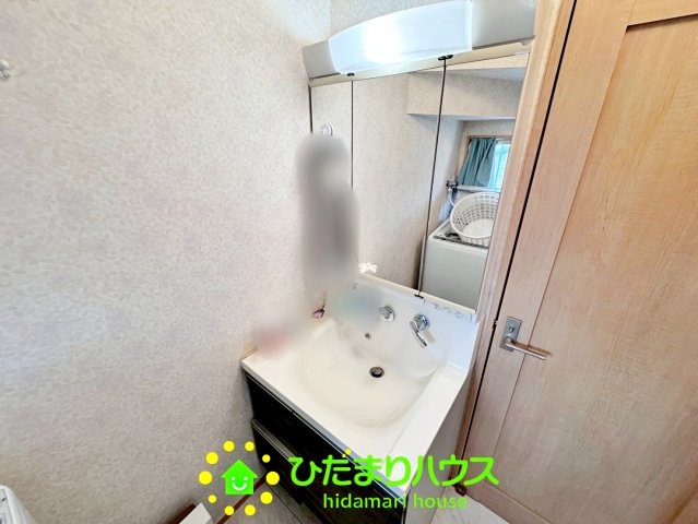 加須市北小浜　中古一戸建ての独立洗面台