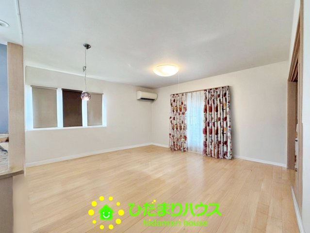 加須市北小浜　中古一戸建ての居間・リビング