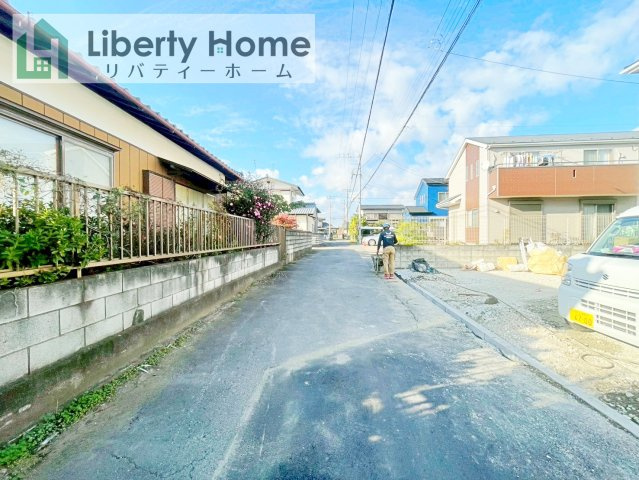 土浦市霞ケ岡町第3　新築戸建　2号棟の前面道路含む現地写真