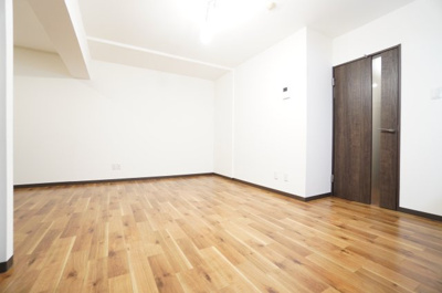 【居間・リビング】 | 第6センチュリーハイム | ※同物件・反転タイプの写真です。