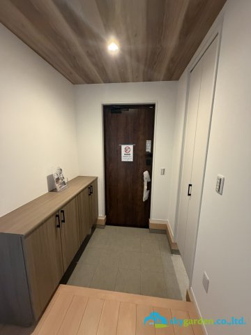 秦野市第1北矢名　新築戸建　全5棟5号棟の玄関