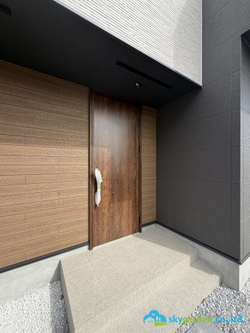 秦野市第1北矢名　新築戸建　全5棟5号棟の玄関