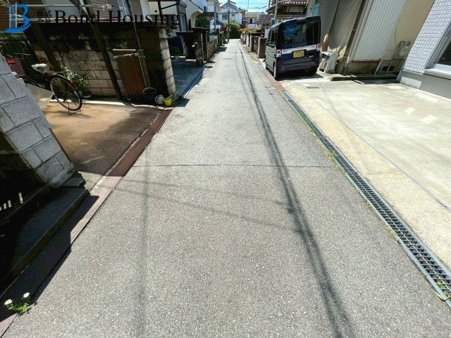 2017年築の築浅物件　リフォ予定　大久保町大窪　中古戸建の前面道路含む現地写真