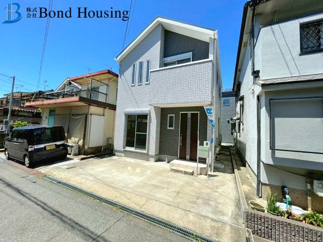 2017年築の築浅物件　リフォ予定　大久保町大窪　中古戸建の前面道路含む現地写真