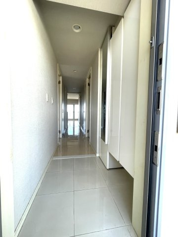 ◆リビング広々２２帖以上◆東南向きの角部屋◆高層階◆インプレストエクリュの玄関|玄関