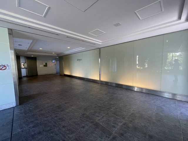 ◆リビング広々２２帖以上◆東南向きの角部屋◆高層階◆インプレストエクリュのエントランス|エントランス