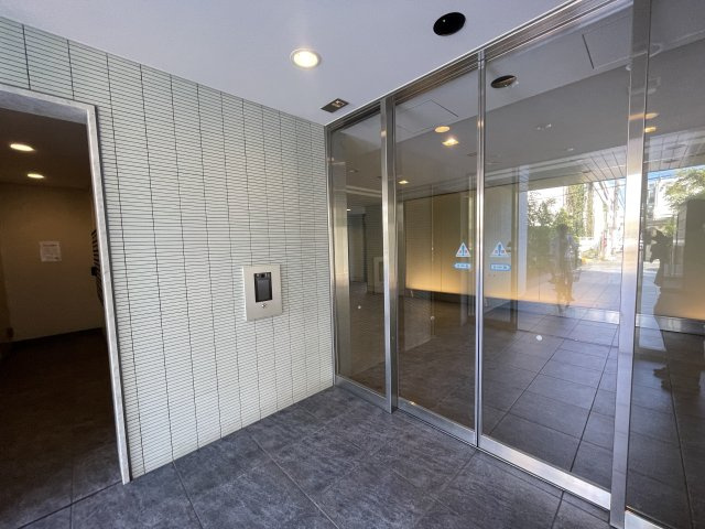 ◆リビング広々２２帖以上◆東南向きの角部屋◆高層階◆インプレストエクリュのエントランス|エントランス