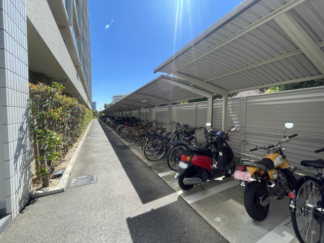 ◆リビング広々２２帖以上◆東南向きの角部屋◆高層階◆インプレストエクリュの設備|バイク置き場