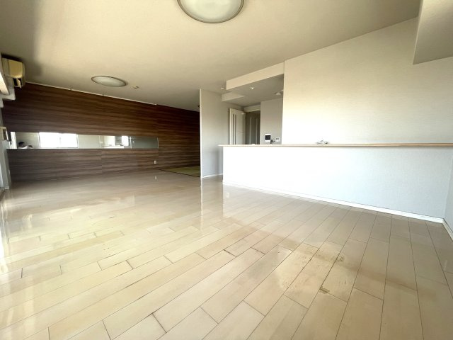 ◆リビング広々２２帖以上◆東南向きの角部屋◆高層階◆インプレストエクリュの居間・リビング|リビング