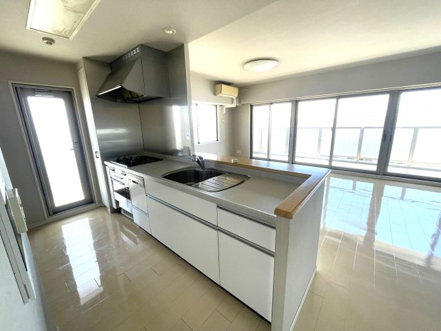 ◆リビング広々２２帖以上◆東南向きの角部屋◆高層階◆インプレストエクリュのキッチン|キッチン