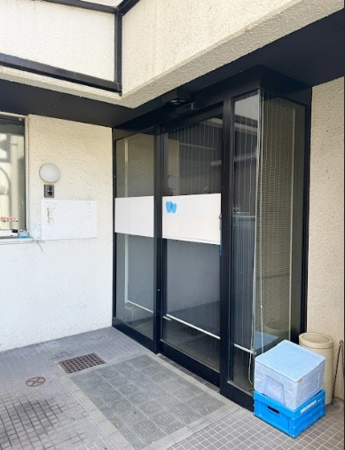 瀧野ビルのエントランス