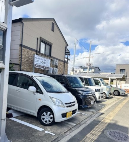 瀧野ビルの駐車場