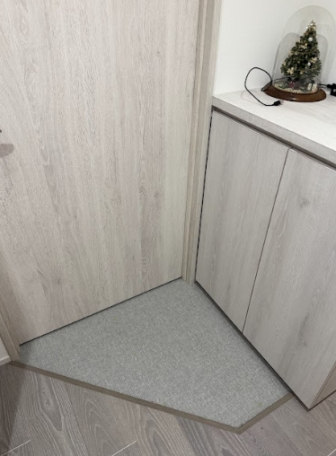 瀧野ビルの内装|勝手口玄関です