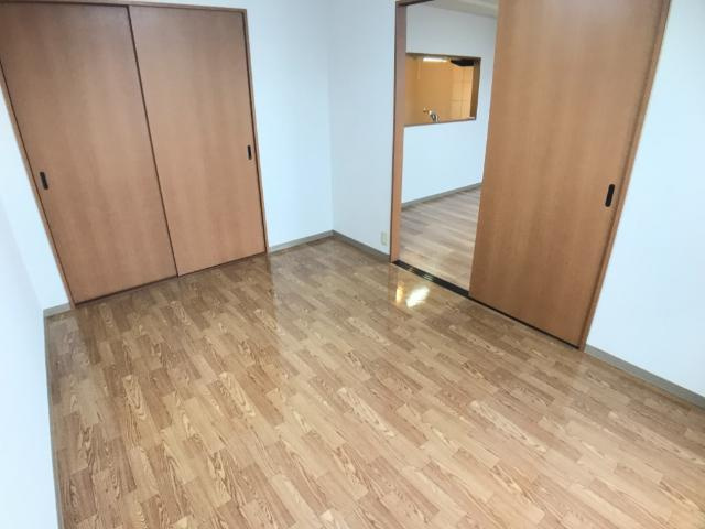 クローバービルの内装|洋室