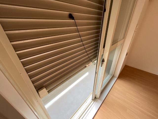 エターナルの内装|シャッター