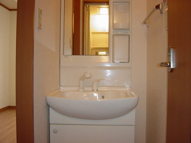 モデルナ江木の洗面所|洗髪洗面化粧台