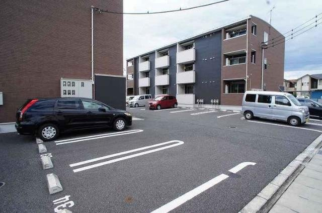 トレヴィⅠの駐車場