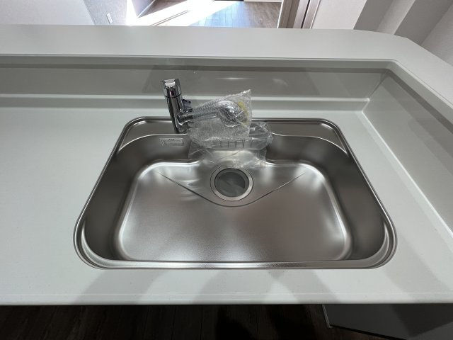 昭島市宮沢町3丁目　新築戸建全3棟のキッチン|浄水器付きシンク