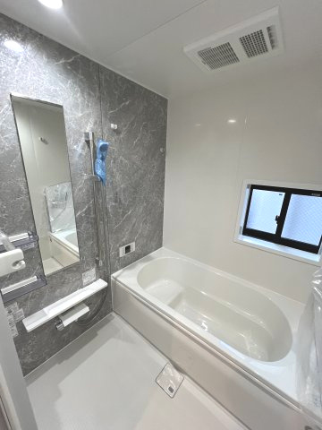 昭島市宮沢町3丁目　新築戸建全3棟の浴室|一日の疲れを癒やしてくれる1坪のバスルーム｡ボタンを押すだけの操作でお湯はりも楽々｡