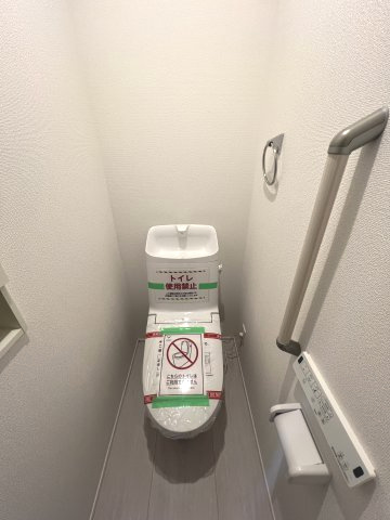 昭島市宮沢町3丁目　新築戸建全3棟のトイレ|1階温水シャワートイレ