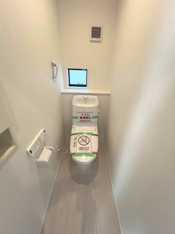 昭島市宮沢町3丁目　新築戸建全3棟のトイレ|1階温水シャワートイレ