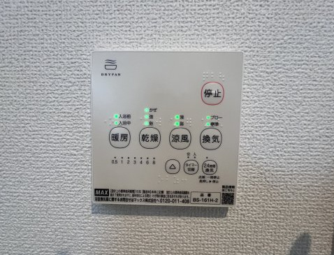 昭島市宮沢町3丁目　新築戸建全3棟のその他|【浴室換気暖房乾燥機リモコン】雨の日のお洗濯にも大活躍な浴室乾燥機付