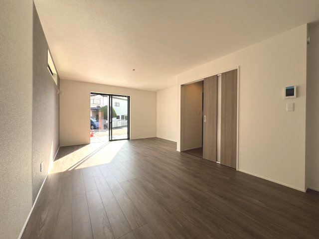 昭島市宮沢町3丁目　新築戸建全3棟の居間・リビング|ご家族みんながゆったりくつろげる広々リビング。お子様が元気にはしゃぐ姿が目に浮かびます☆